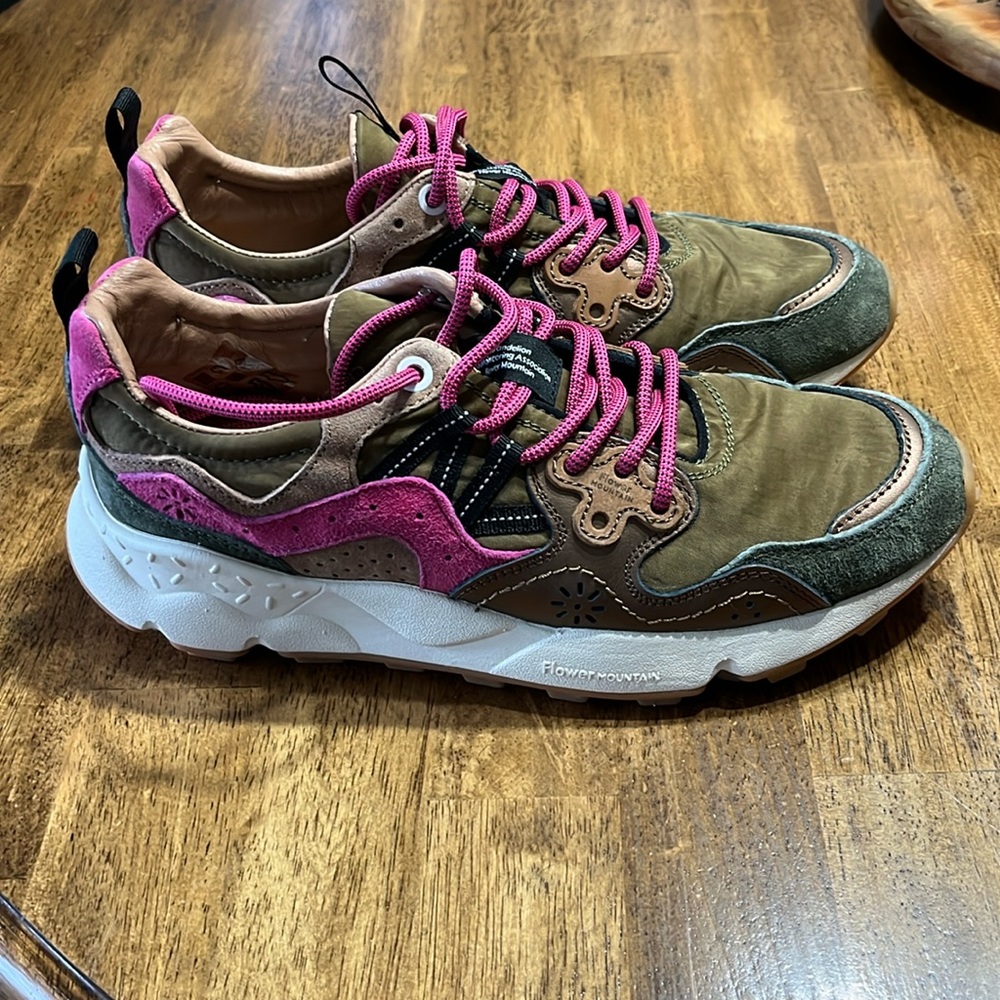 Flower Mountain Women’s Size 8